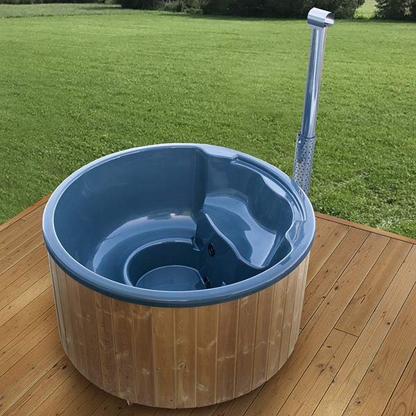 foto-2-runder-bdezuber-mit-integriertem-holzofen-fuer-4-6-personen (1)